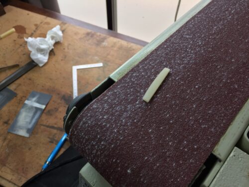 牛骨ナットの粗加工