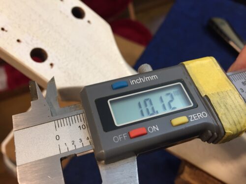 穴の裏側を測る