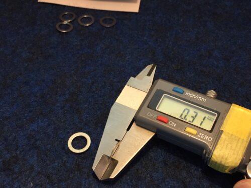 0.3mm厚のワッシャーがあった