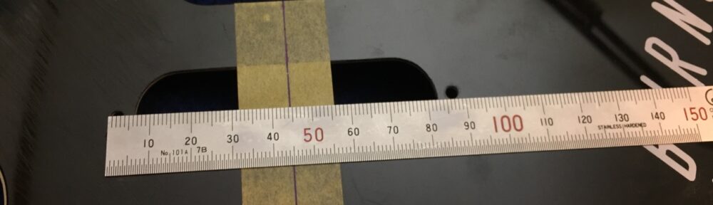 穴の間隔を調べる
