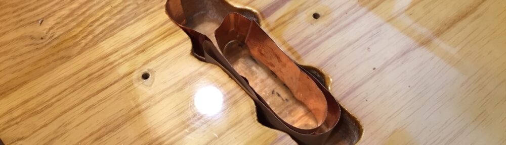 銅箔テープを貼り付ける