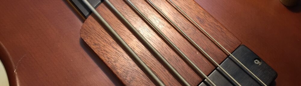 ピックアップにピッタリくっつける