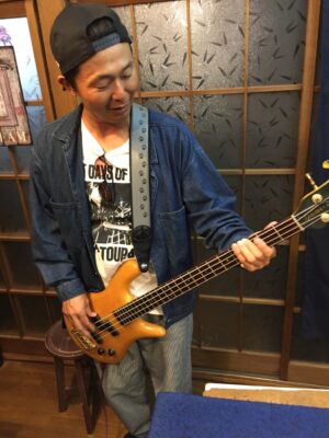 取りあえず直結でライブを1本やってもらうことに