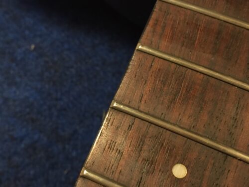 フレットの跡がある