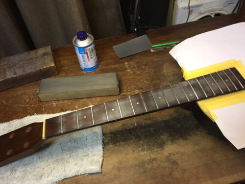 フレットを仕上げ直す