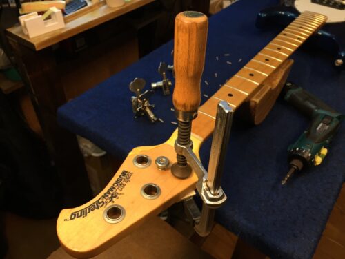 ブッシュの固定