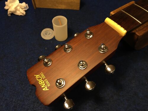 ブッシュナットの内側にグリスを塗っておいた