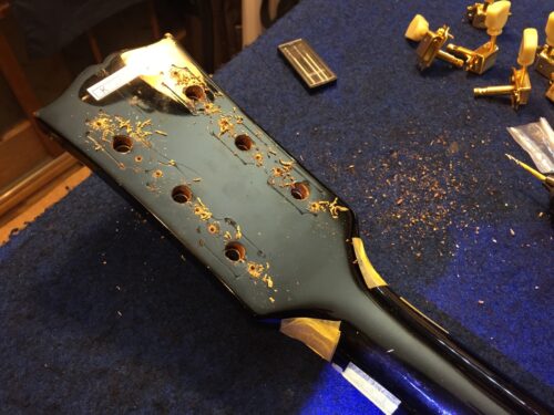 ネジ穴をあける