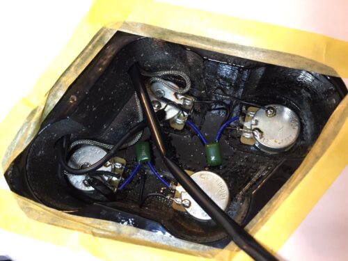 ピックアップとジャックを配線する