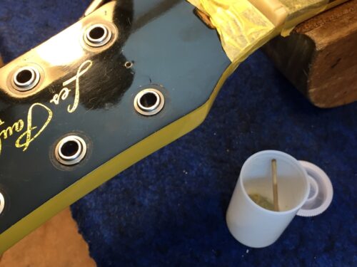 ブッシュの内側にグリスを塗る