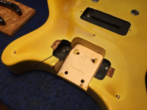 ネックポケット内