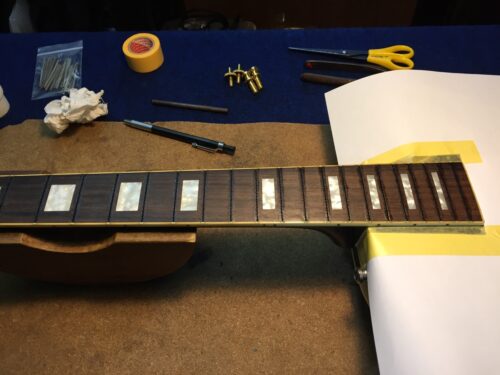 フレットを抜いた