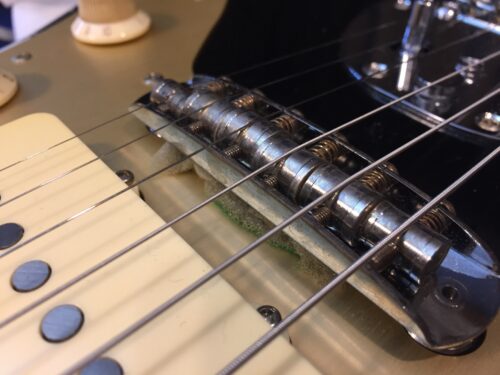 ブリッジ自体が共鳴している