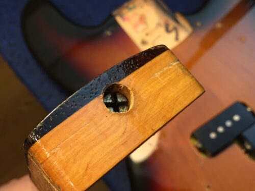 ロッドナットがめり込んでいる