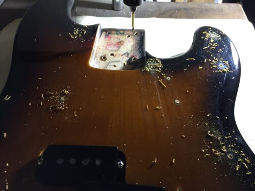 ネジ穴をあける