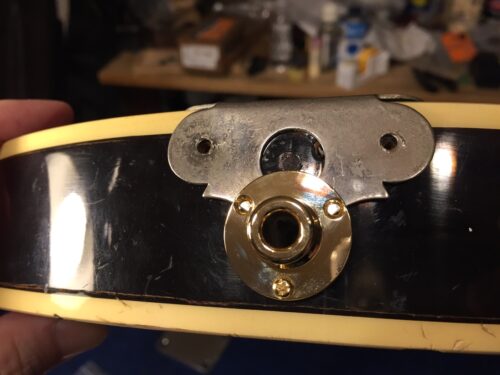 エンドピンのネジ穴をあけた