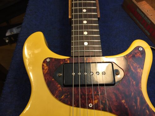 ネックがほぼセンターに来た