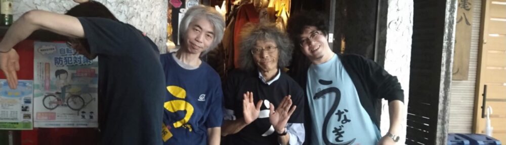 新しいリーダーが「う」ポーズしている