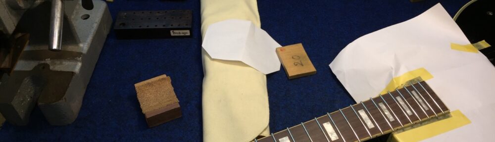 フレットを打つ