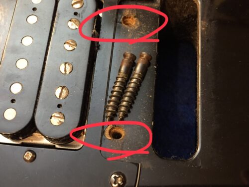 ネジが傾いている