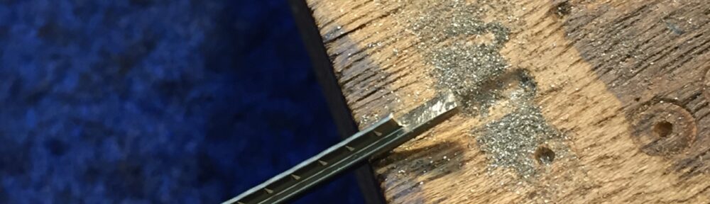 フレットのタングをカットした