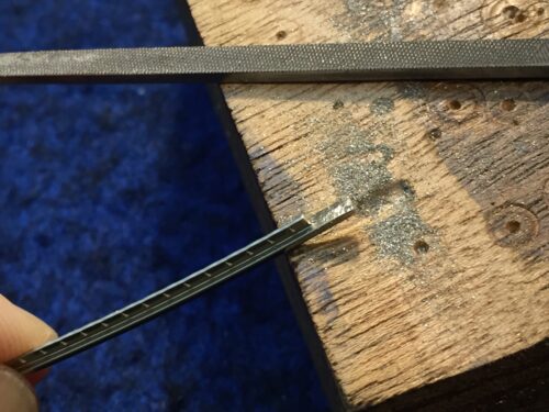 フレットのタングをカットした