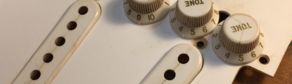 ストラトパーツのレリック加工