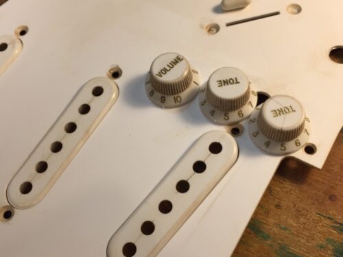 ストラトパーツのレリック加工