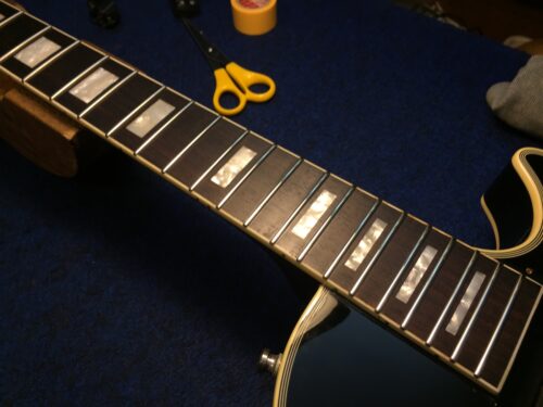 フレットを仕上げた