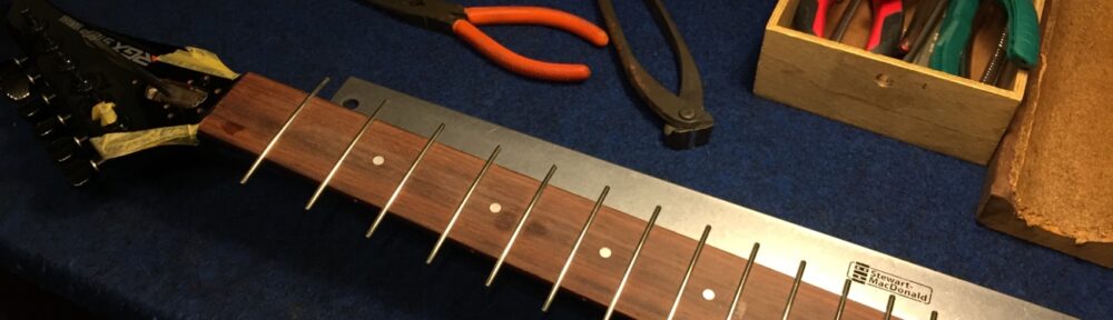 フレットの圧入