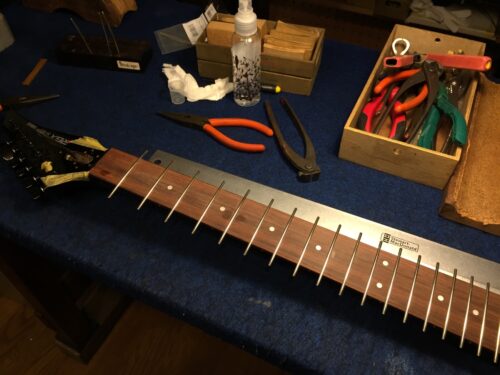 フレットの圧入