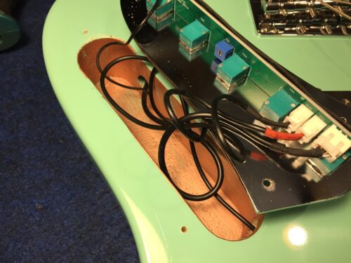 導電塗料ではないっぽい