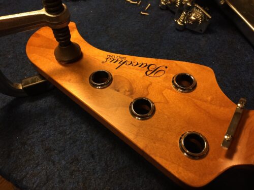 ブッシュの固定