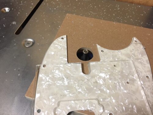 ピックガードの加工