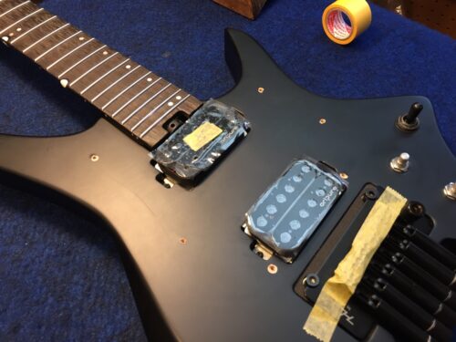 ピックアップのネジ止め