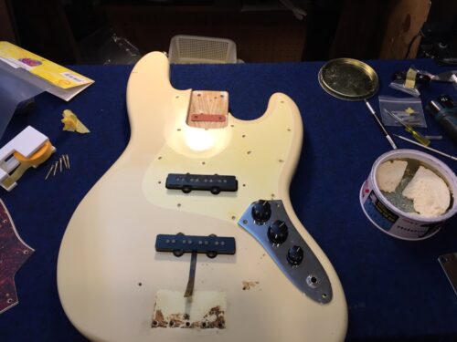 ネジ穴をあけた