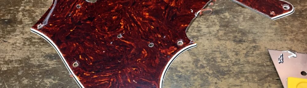 スクレーパーでエッジを尖らせる手加工