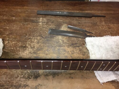 フレットサイドを整える