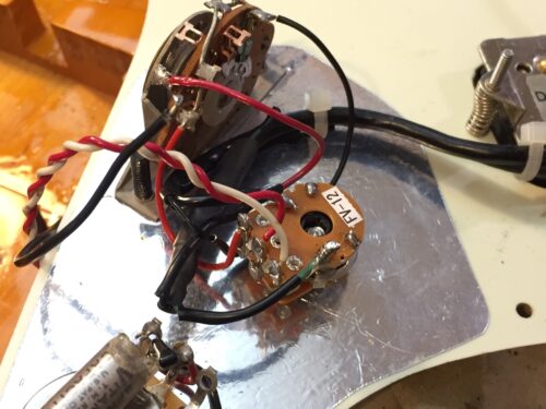 リアピックアップの線を交換する