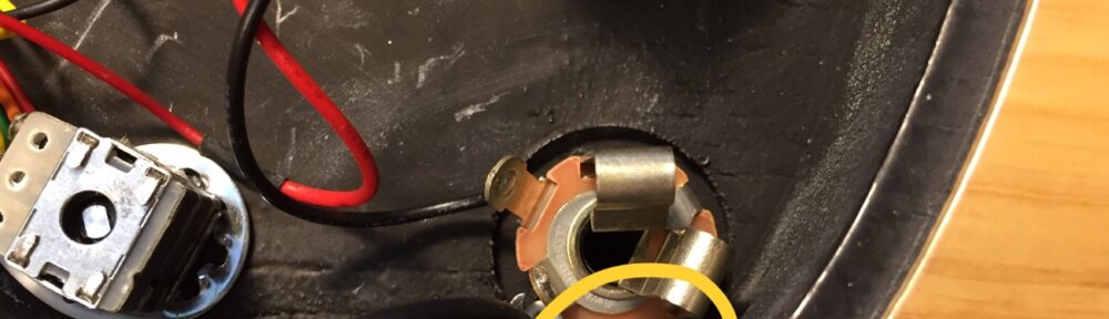 チップ端子が導電塗料に接触している