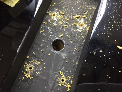 ネジ穴をあけなおす