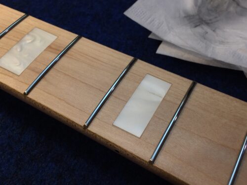 フレットを磨いた