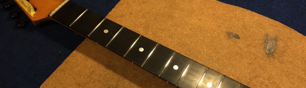 フレットを仕上げた