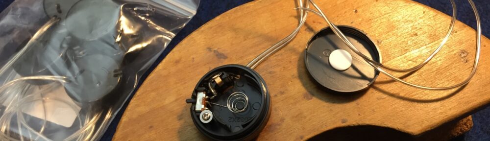 ボタン電池の電池ボックス