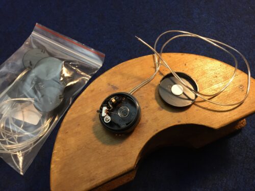 ボタン電池の電池ボックス