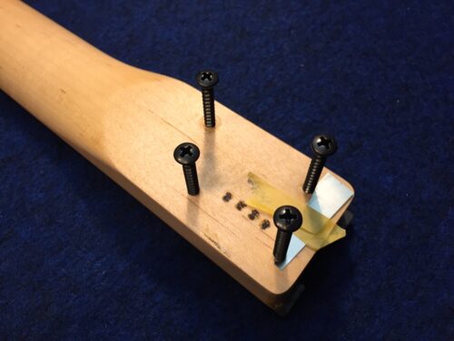 ダミーボディに取り付ける