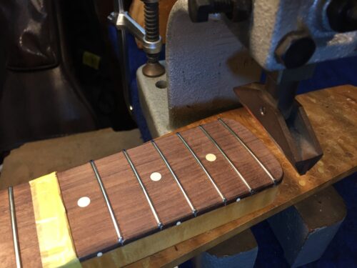 フレットの圧入