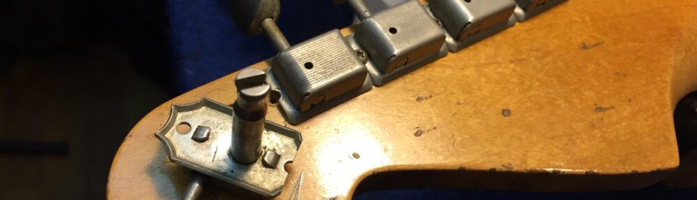 1弦のペグがギシギシ鳴る