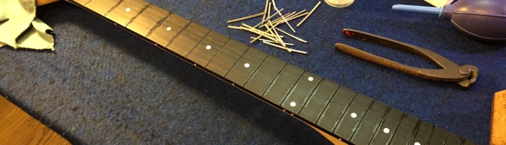 フレットを抜いた