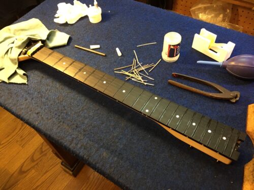 フレットを抜いた